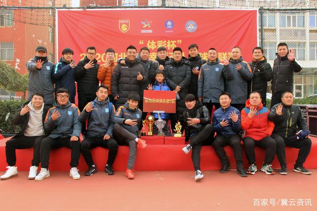 八卦媒体曝料 瓜迪奥拉外遇对象出席太太团合影